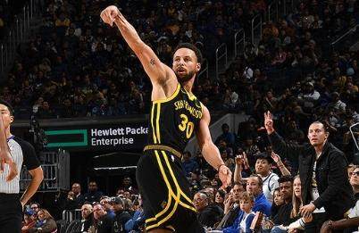 天天盈球-【现场】沉静内敛热烈如火 一体两面的库里金州归来