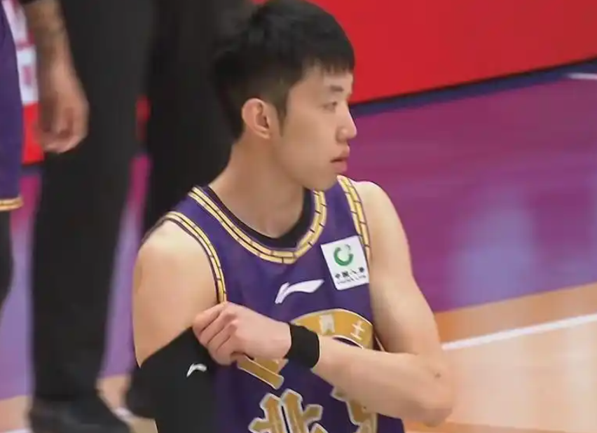 天天盈球 官网-北控彻底被带崩！空位打铁，防守纯送，朱松玮还受伤，现场喊下课