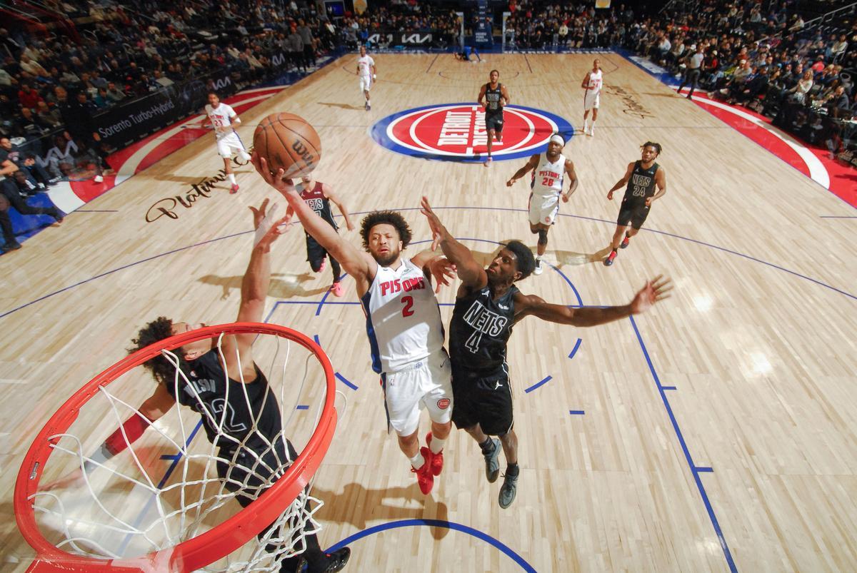 天天盈球网-爱德华兹41分封神夜：森林狼第三节防守绞杀战如何撕碎灰熊？